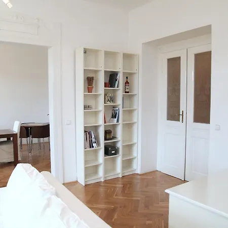 Apartament 110 M2 4 Apt With Balcony & Park View