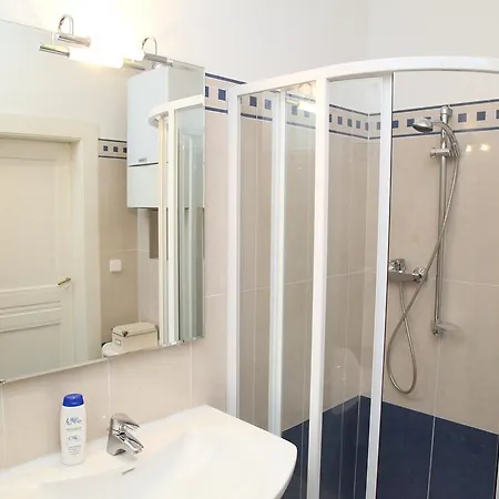 Apartament 110 M2 4 Apt With Balcony & Park View