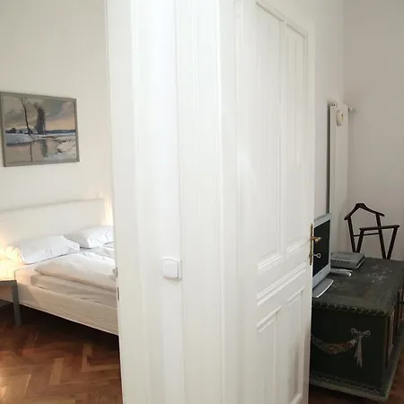 Apartament 110 M2 4 Apt With Balcony & Park View Praga