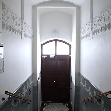 110 M2 4 Apt With Balcony & Park View * Praha