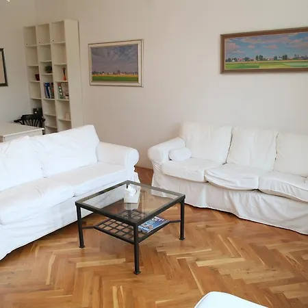 110 M2 4 Apt With Balcony & Park View * Praha