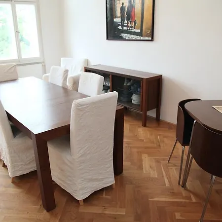 110 M2 4 Apt With Balcony & Park View Apartmán