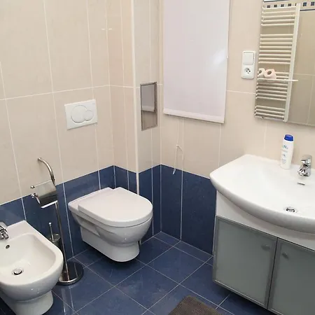 110 M2 4 Apt With Balcony & Park View Praha