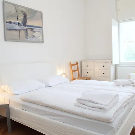 Apartmán 110 M2 4 Apt With Balcony & Park View