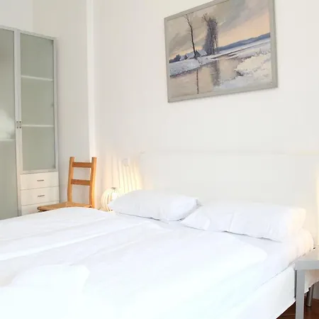 110 M2 4 Apt With Balcony & Park View Praha