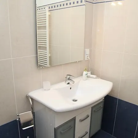 110 M2 4 Apt With Balcony & Park View Praha