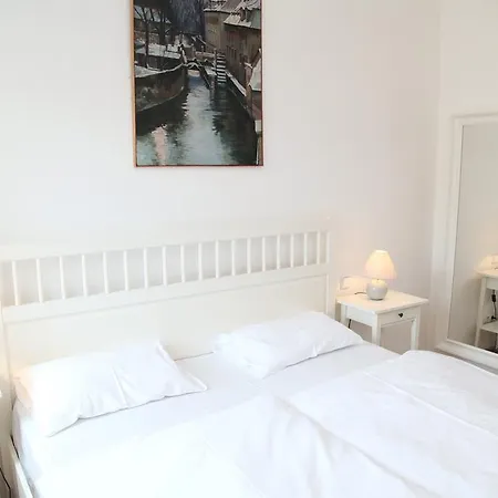 110 M2 4 Apt With Balcony & Park View Praha